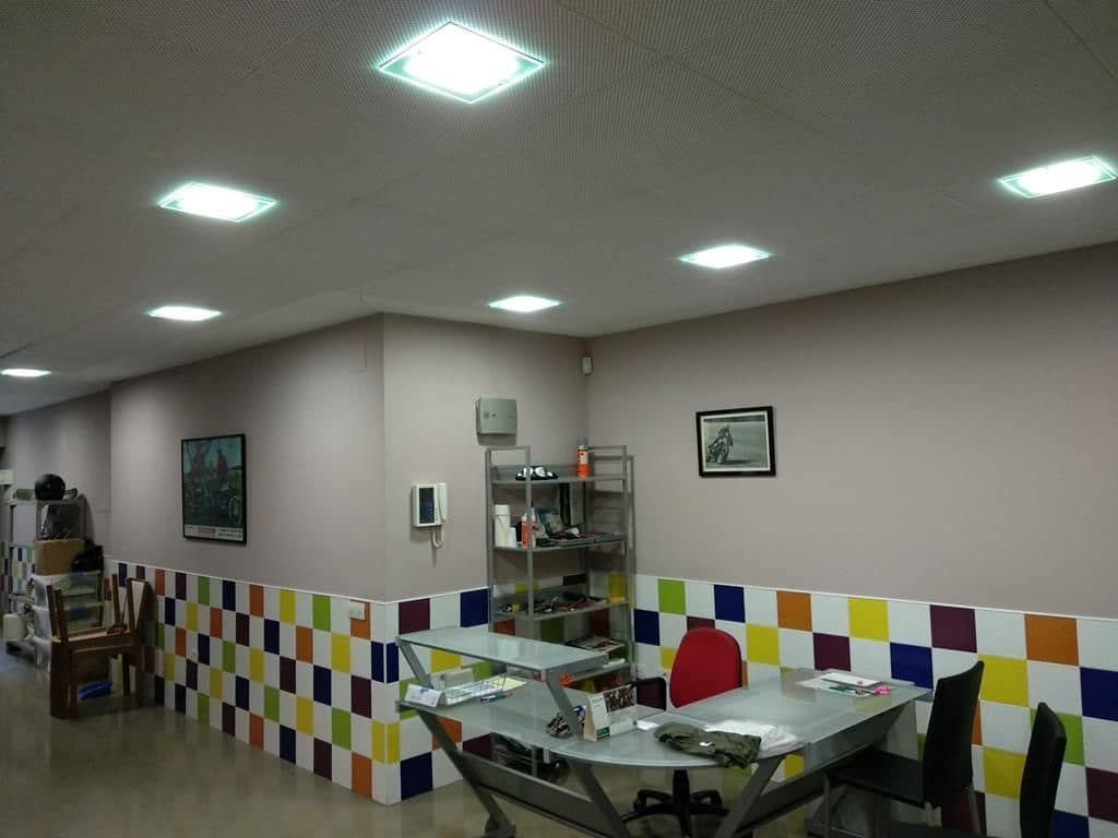 Commercial for sale in Castello de la Plana - € 240,000 (Ref: 9502835)