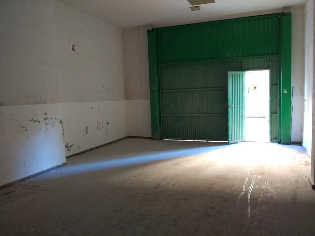 Commercial for sale in Castello de la Plana - € 450,000 (Ref: 9502836)