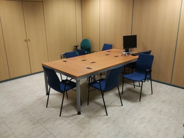 Commercial for sale in Oeste, Castelló de la Plana - € 325,000 (Ref: 9502838)