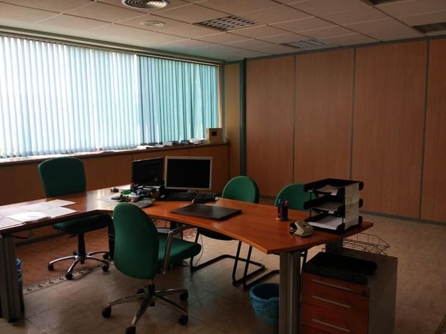 Commercial for sale in Oeste, Castelló de la Plana - € 325,000 (Ref: 9502838)