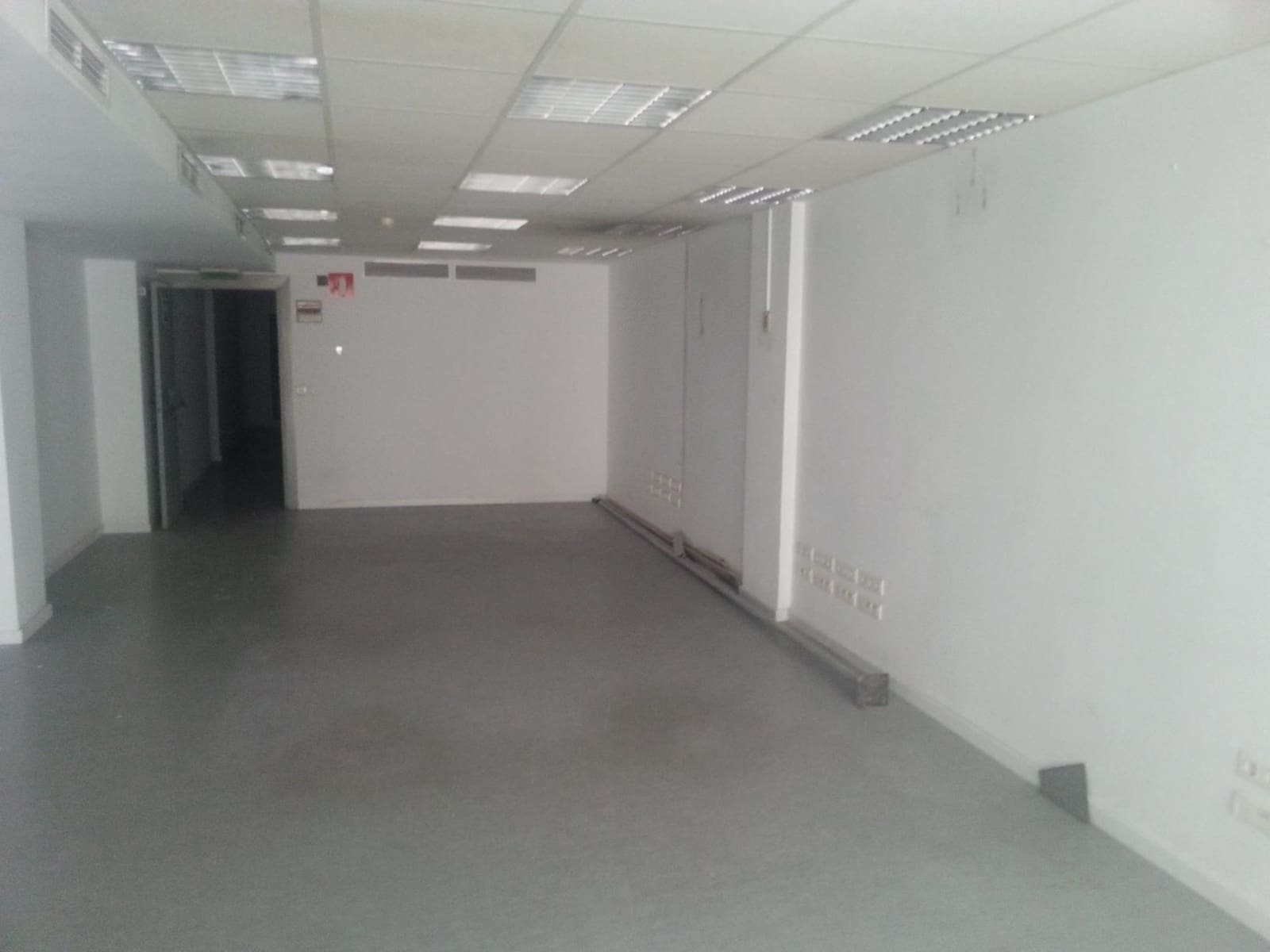 Commercial for rent in Castello de la Plana - € 1,200 (Ref: 9502850)