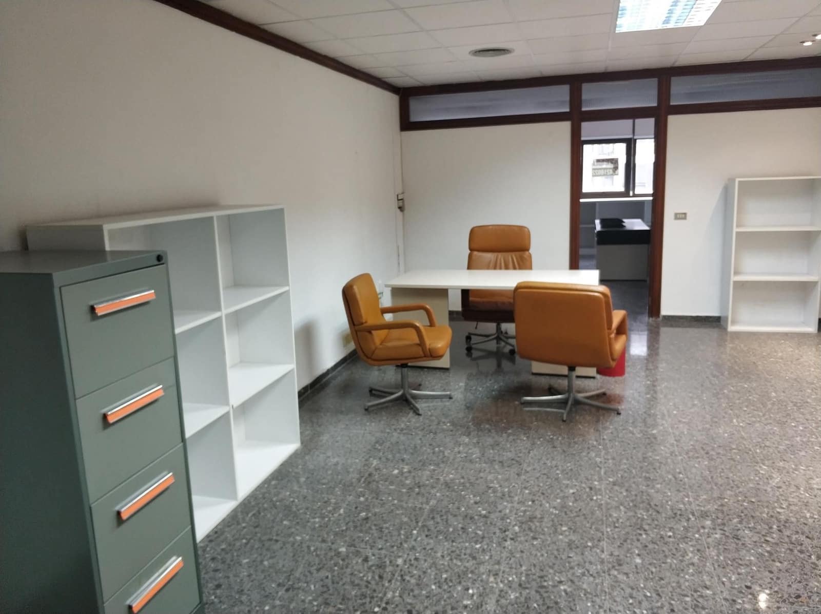Office for sale in Castello de la Plana - € 130,000 (Ref: 9502851)
