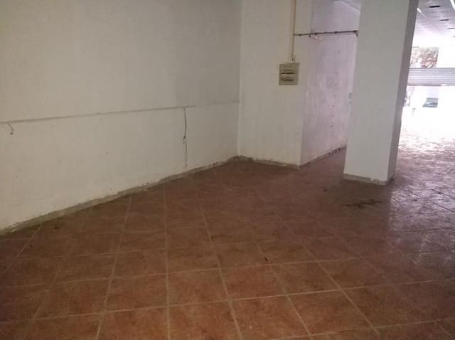 Commercial for sale in Centro, Castelló de la Plana - € 150,000 (Ref: 9502857)