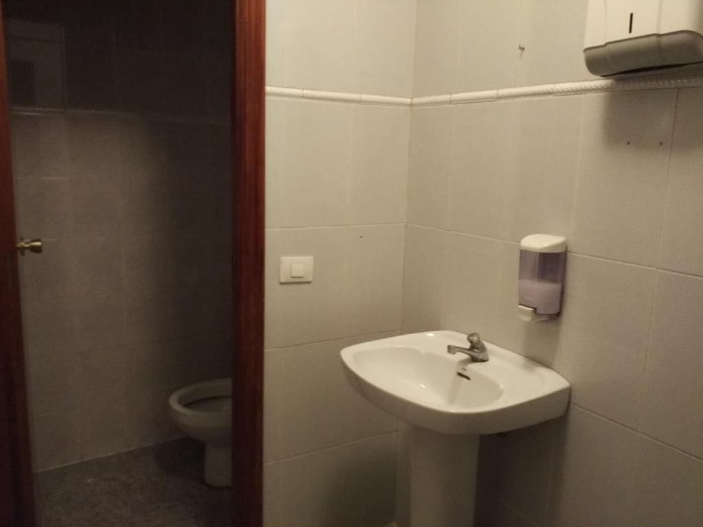 Commercial for sale in Castello de la Plana - € 200,000 (Ref: 9502859)