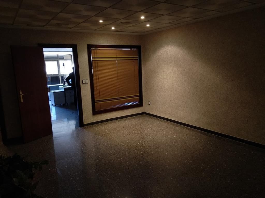 Office for rent in Castello de la Plana - € 1,700 (Ref: 9502865)