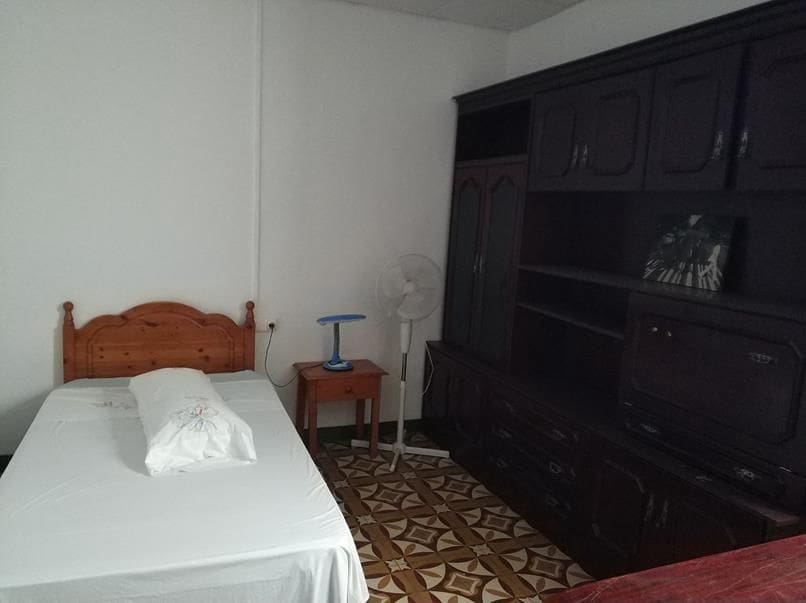 Townhouse for sale in Castello de la Plana - € 200,000 (Ref: 9502867)