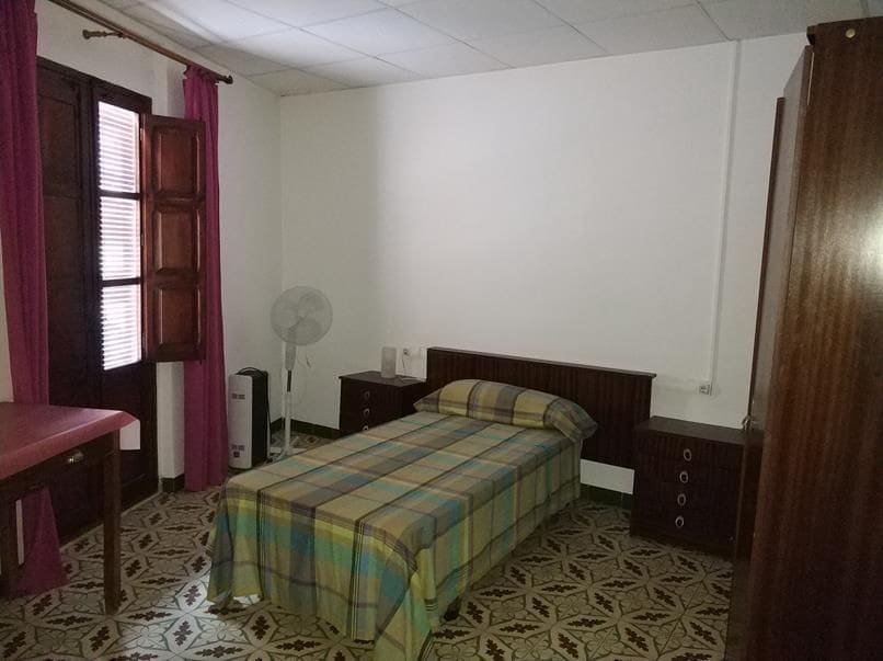 Townhouse for sale in Castello de la Plana - € 200,000 (Ref: 9502867)