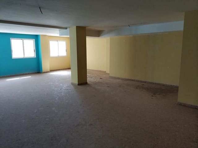 Commercial for sale in Oeste, Castelló de la Plana - € 195,000 (Ref: 9502869)