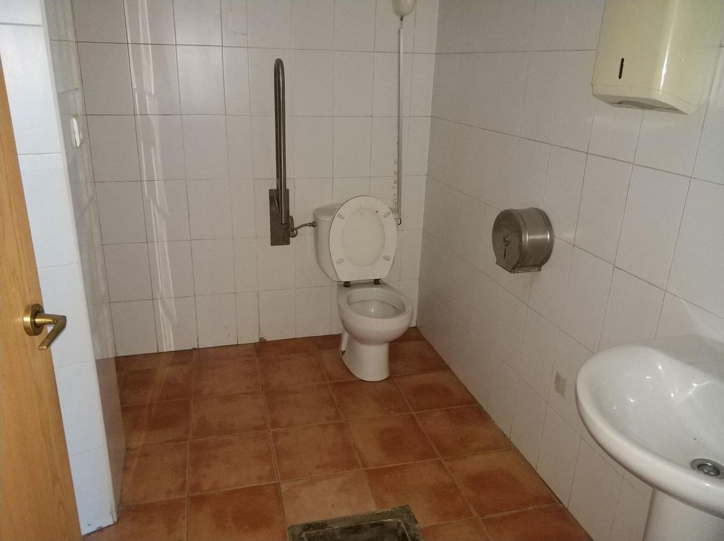 Commercial for sale in Castello de la Plana - € 325,000 (Ref: 9502875)