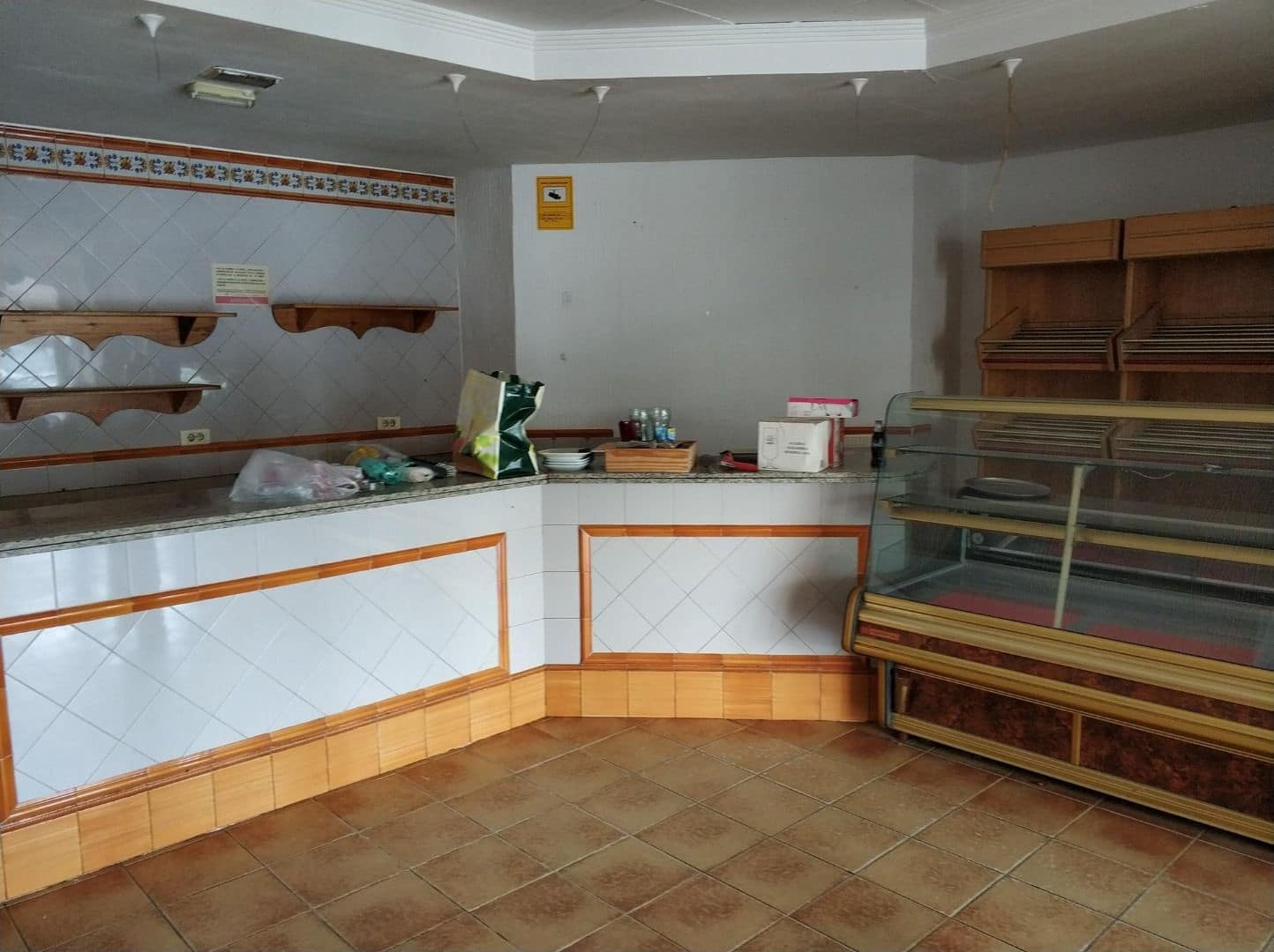 Commercial for sale in Castello de la Plana - € 325,000 (Ref: 9502875)