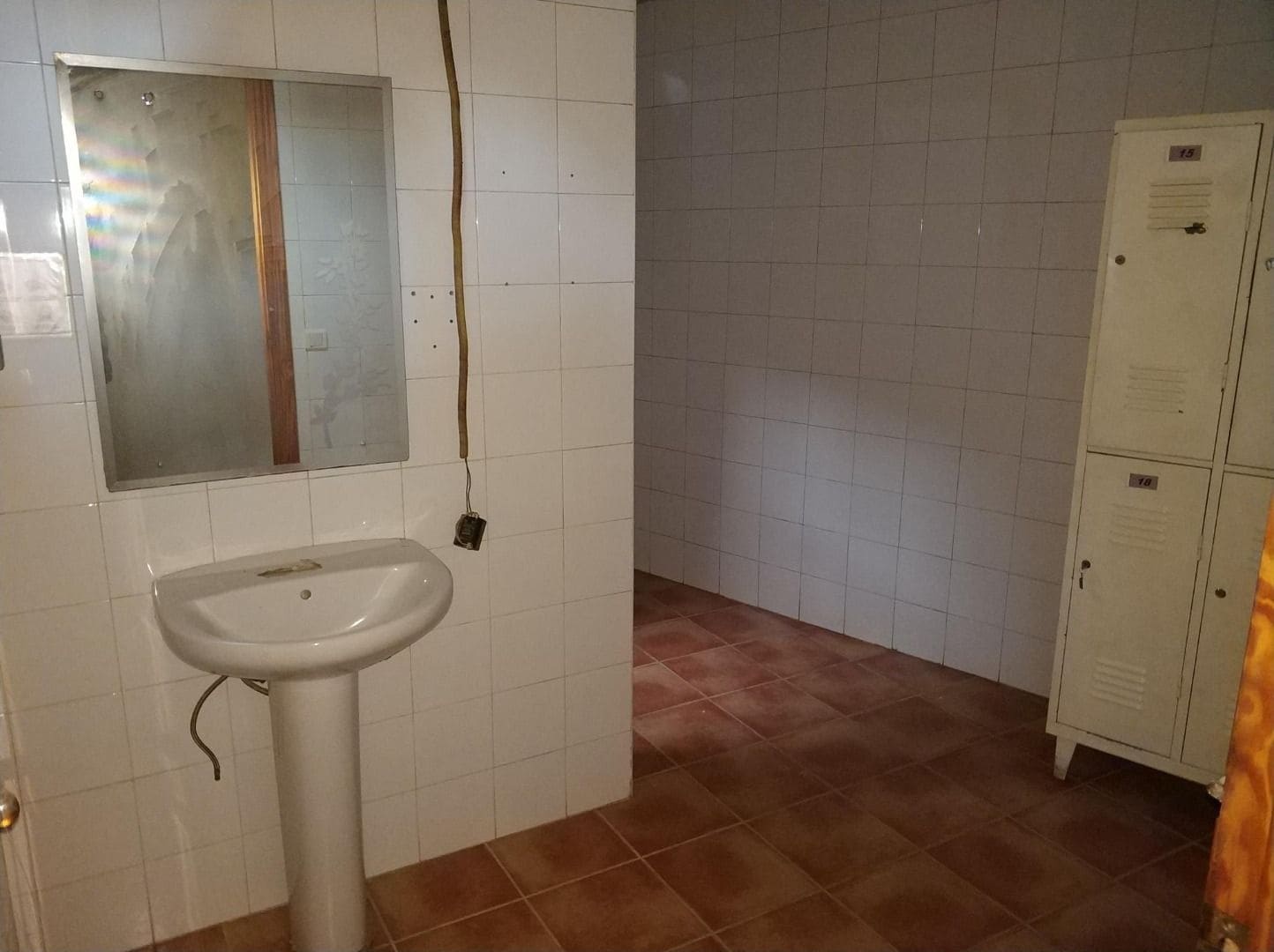 Commercial for sale in Castello de la Plana - € 325,000 (Ref: 9502875)