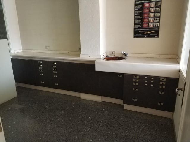 Office for sale in Centro, Castelló de la Plana - € 95,000 (Ref: 9502878)