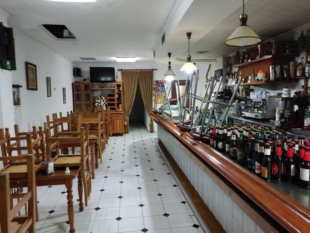 Commercial for sale in Oeste, Castelló de la Plana - € 400,000 (Ref: 9502879)