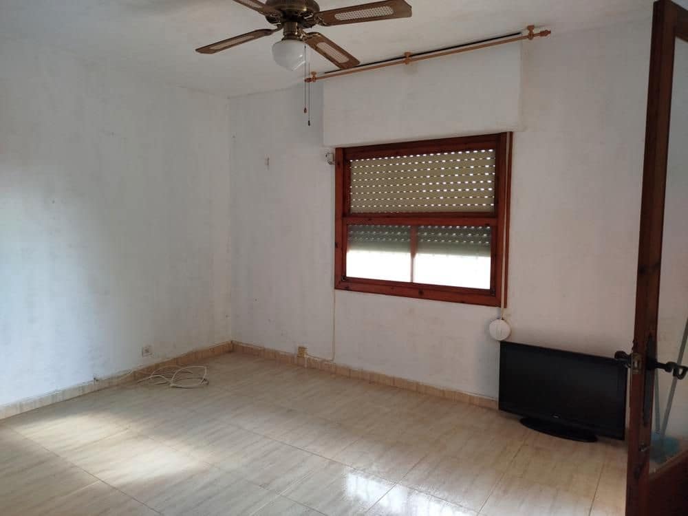 5 bedroom Villa for sale in Castello de la Plana with pool - € 295,000 (Ref: 9502885)