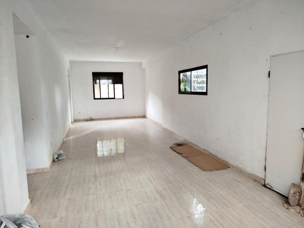 5 bedroom Villa for sale in Castello de la Plana with pool - € 295,000 (Ref: 9502885)