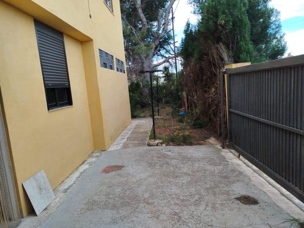 5 bedroom Villa for sale in Castello de la Plana with pool - € 295,000 (Ref: 9502885)