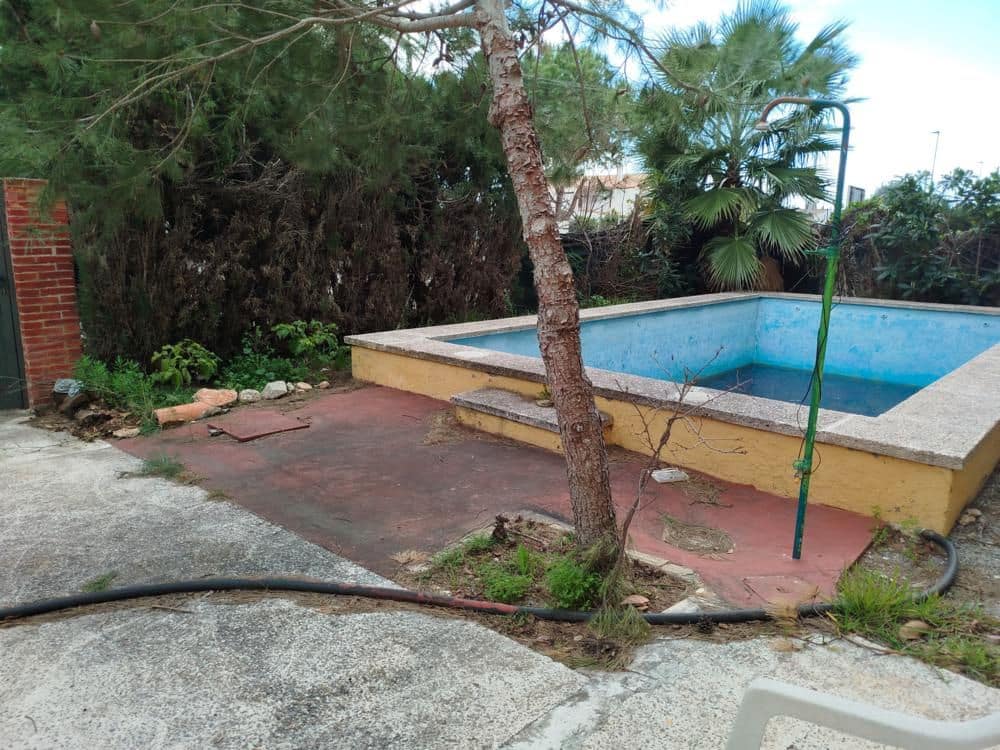 5 bedroom Villa for sale in Castello de la Plana with pool - € 295,000 (Ref: 9502885)