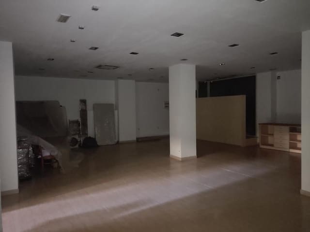 Commercial for sale in Oeste, Castelló de la Plana - € 140,000 (Ref: 9502889)