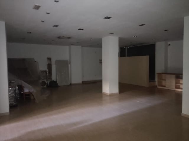 Commercial for sale in Oeste, Castelló de la Plana - € 140,000 (Ref: 9502889)