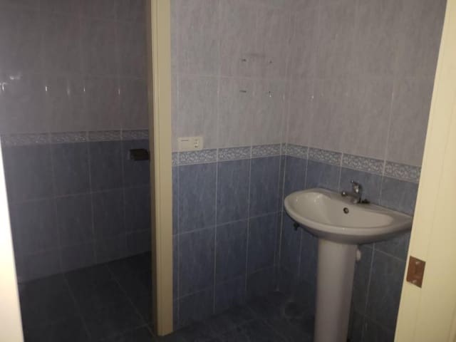 Commercial for sale in Oeste, Castelló de la Plana - € 140,000 (Ref: 9502889)