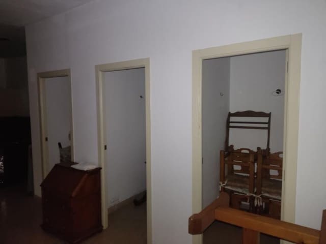 Commercial for sale in Oeste, Castelló de la Plana - € 140,000 (Ref: 9502889)