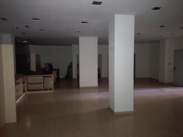 Commercial for sale in Oeste, Castelló de la Plana - € 140,000 (Ref: 9502889)