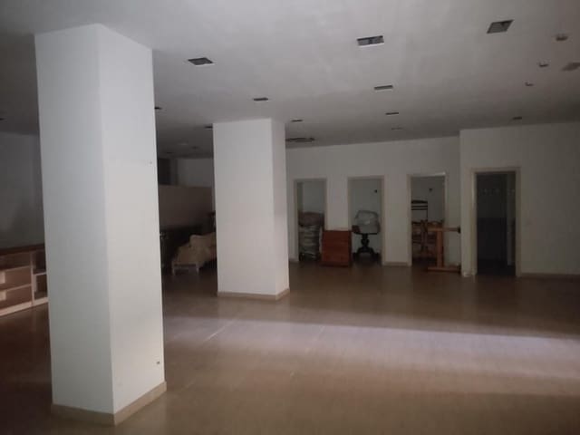 Commercial for sale in Oeste, Castelló de la Plana - € 140,000 (Ref: 9502889)