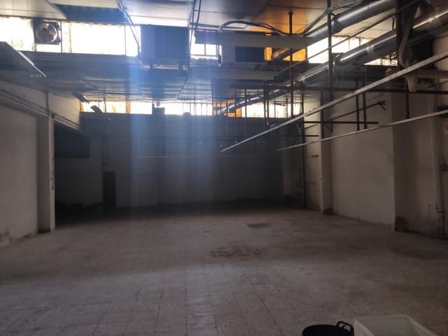 Commercial for sale in Oeste, Castelló de la Plana - € 140,000 (Ref: 9502889)