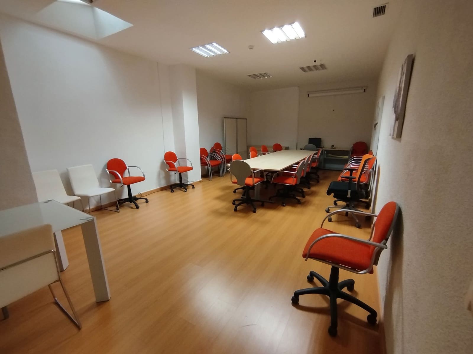 Commercial for sale in Castello de la Plana - € 600,000 (Ref: 9502900)