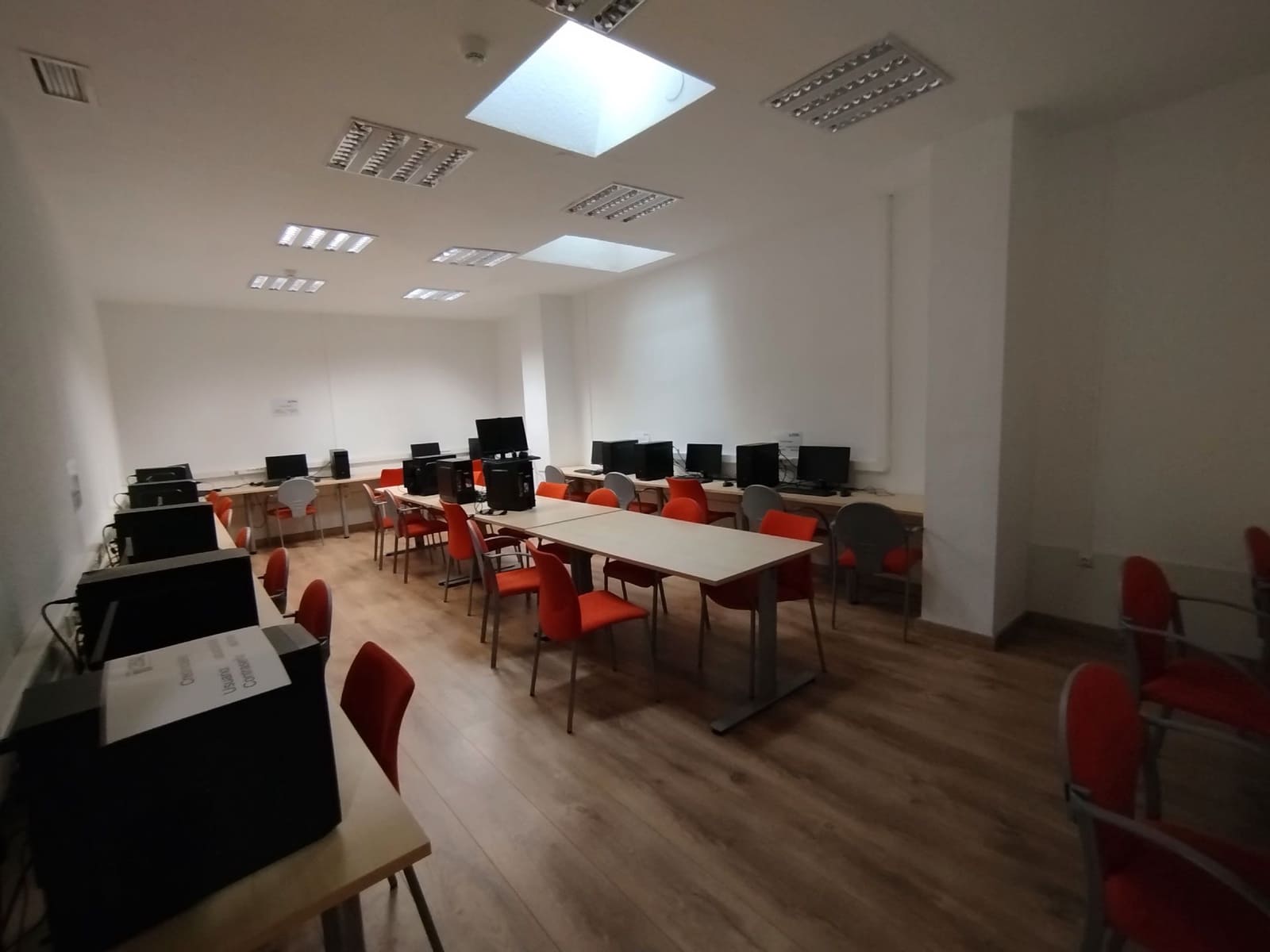 Commercial for sale in Castello de la Plana - € 600,000 (Ref: 9502900)