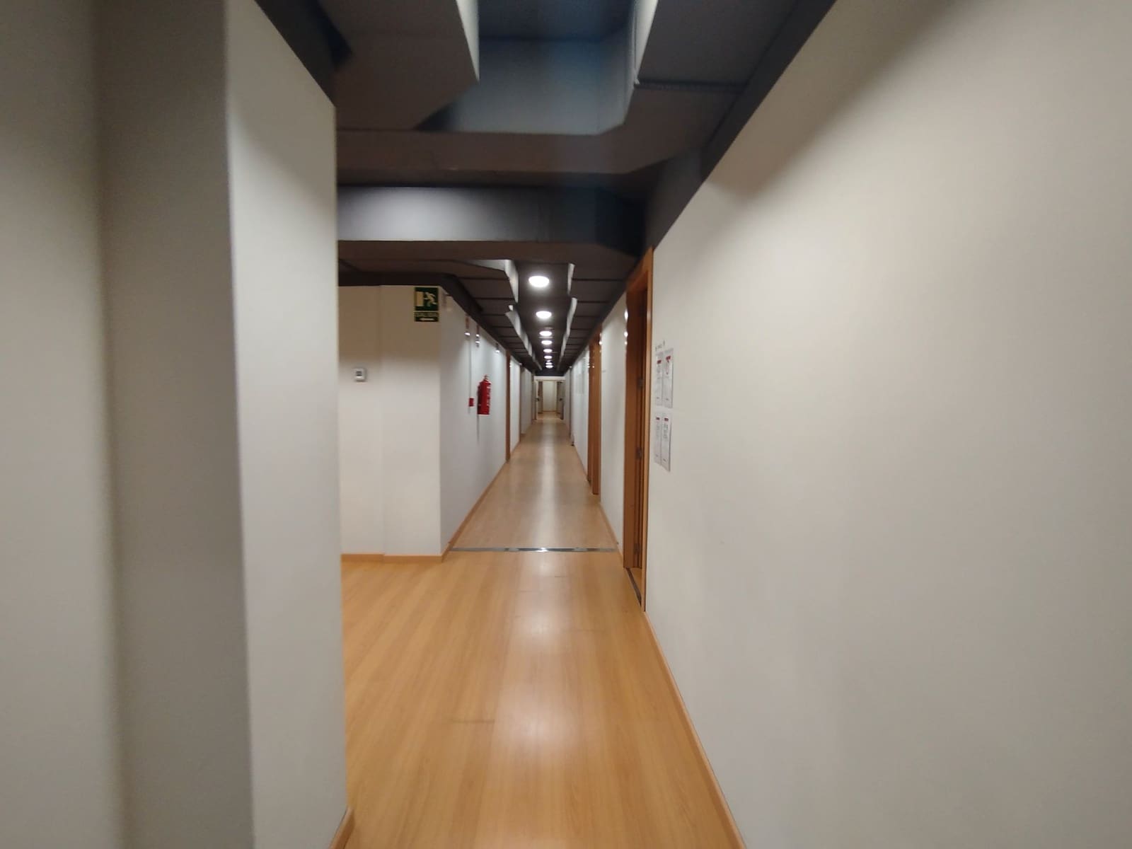 Commercial for sale in Castello de la Plana - € 600,000 (Ref: 9502900)