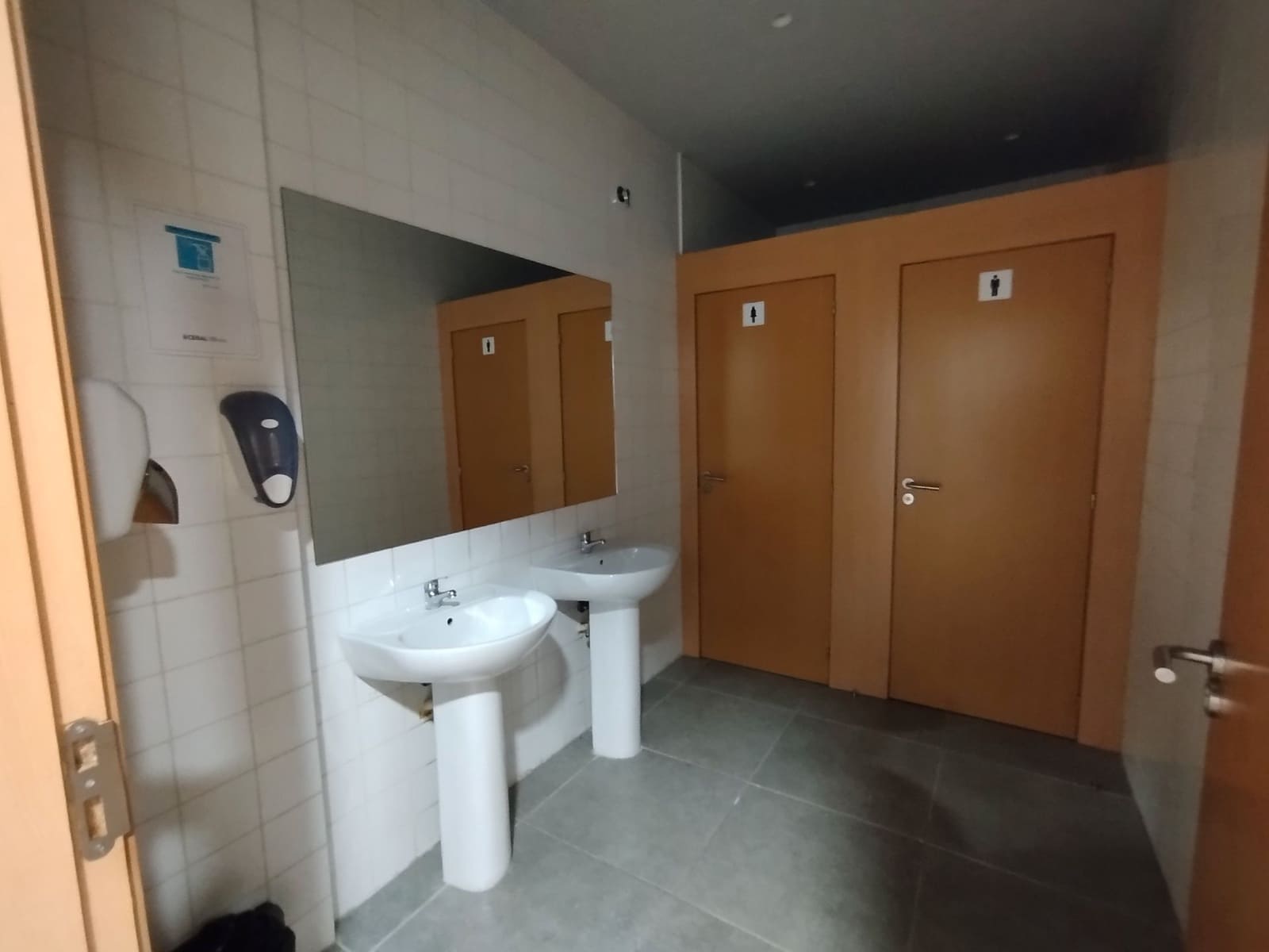 Commercial for sale in Castello de la Plana - € 600,000 (Ref: 9502900)