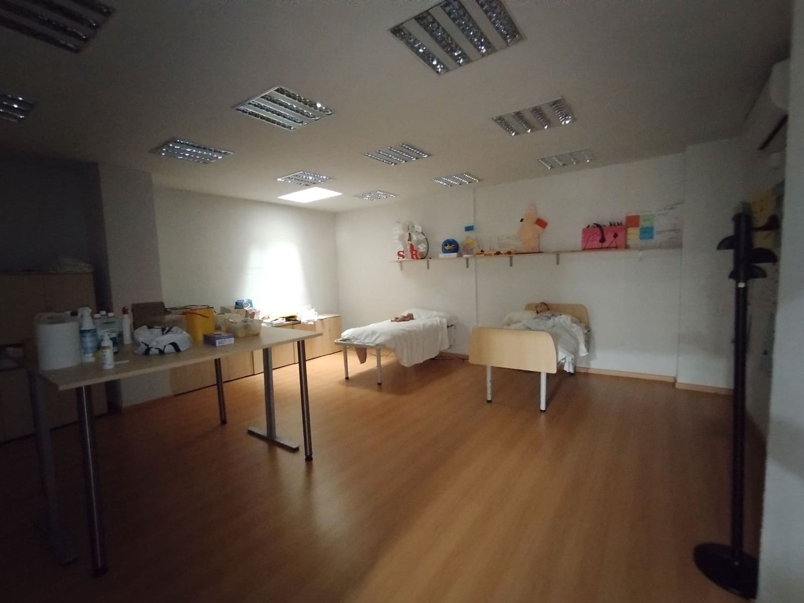 Commercial for sale in Castello de la Plana - € 600,000 (Ref: 9502900)