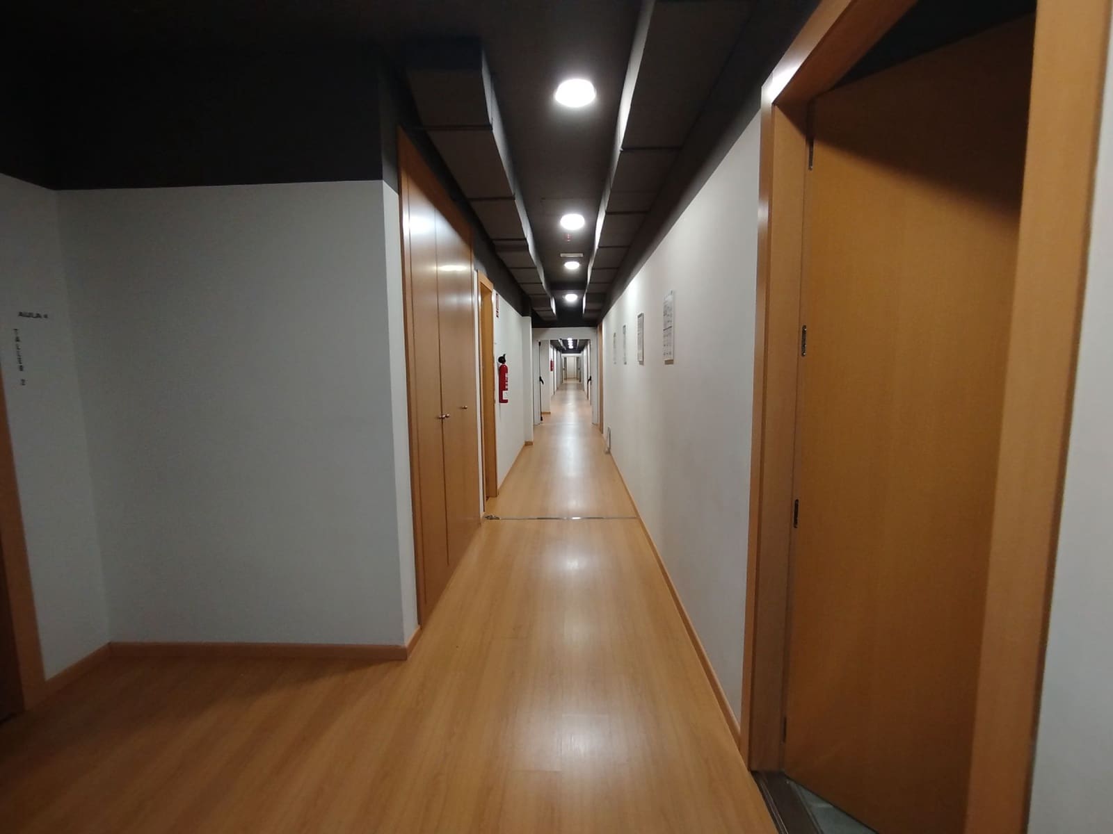 Commercial for sale in Castello de la Plana - € 600,000 (Ref: 9502900)