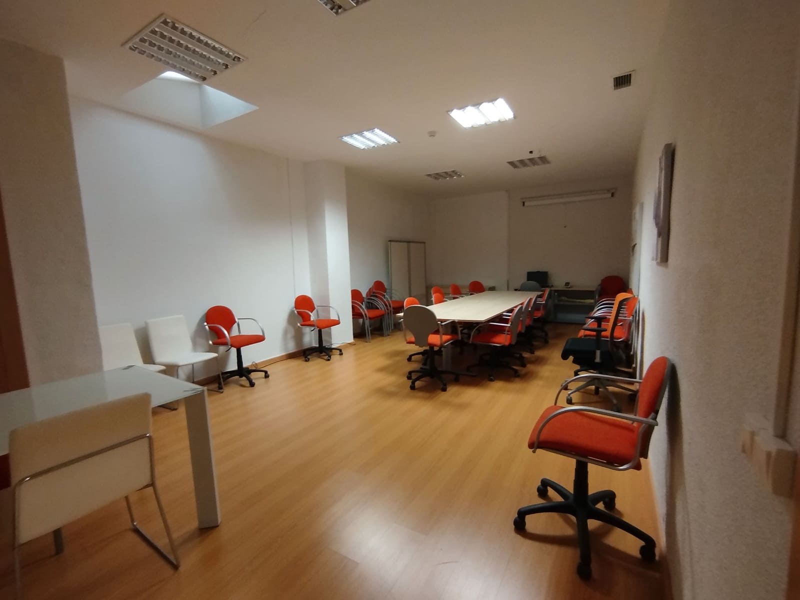 Commercial for sale in Castello de la Plana - € 600,000 (Ref: 9502900)