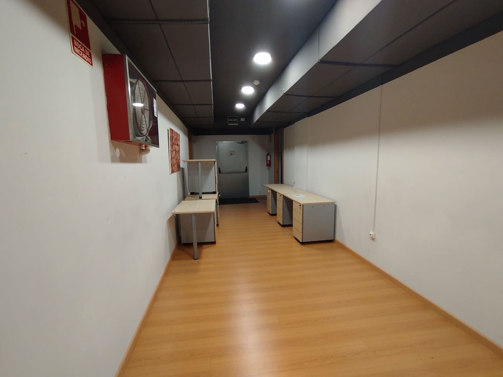 Commercial for sale in Castello de la Plana - € 600,000 (Ref: 9502900)