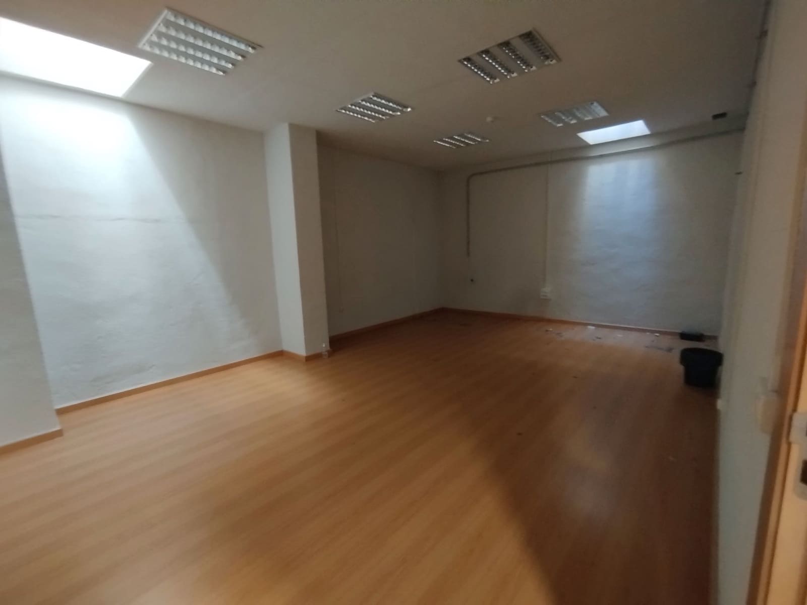 Commercial for sale in Castello de la Plana - € 600,000 (Ref: 9502900)