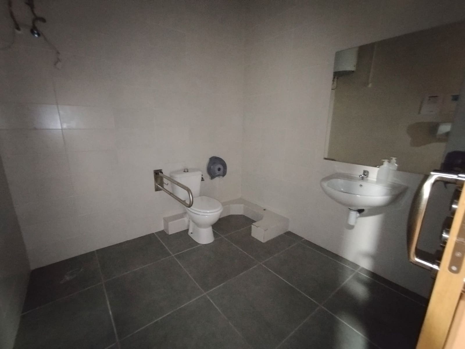 Commercial for sale in Castello de la Plana - € 600,000 (Ref: 9502900)