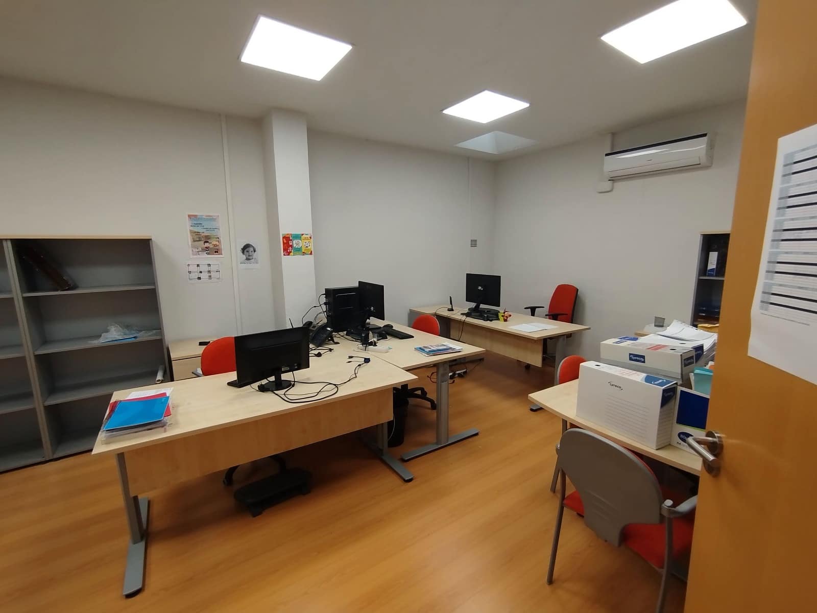 Commercial for sale in Castello de la Plana - € 600,000 (Ref: 9502900)