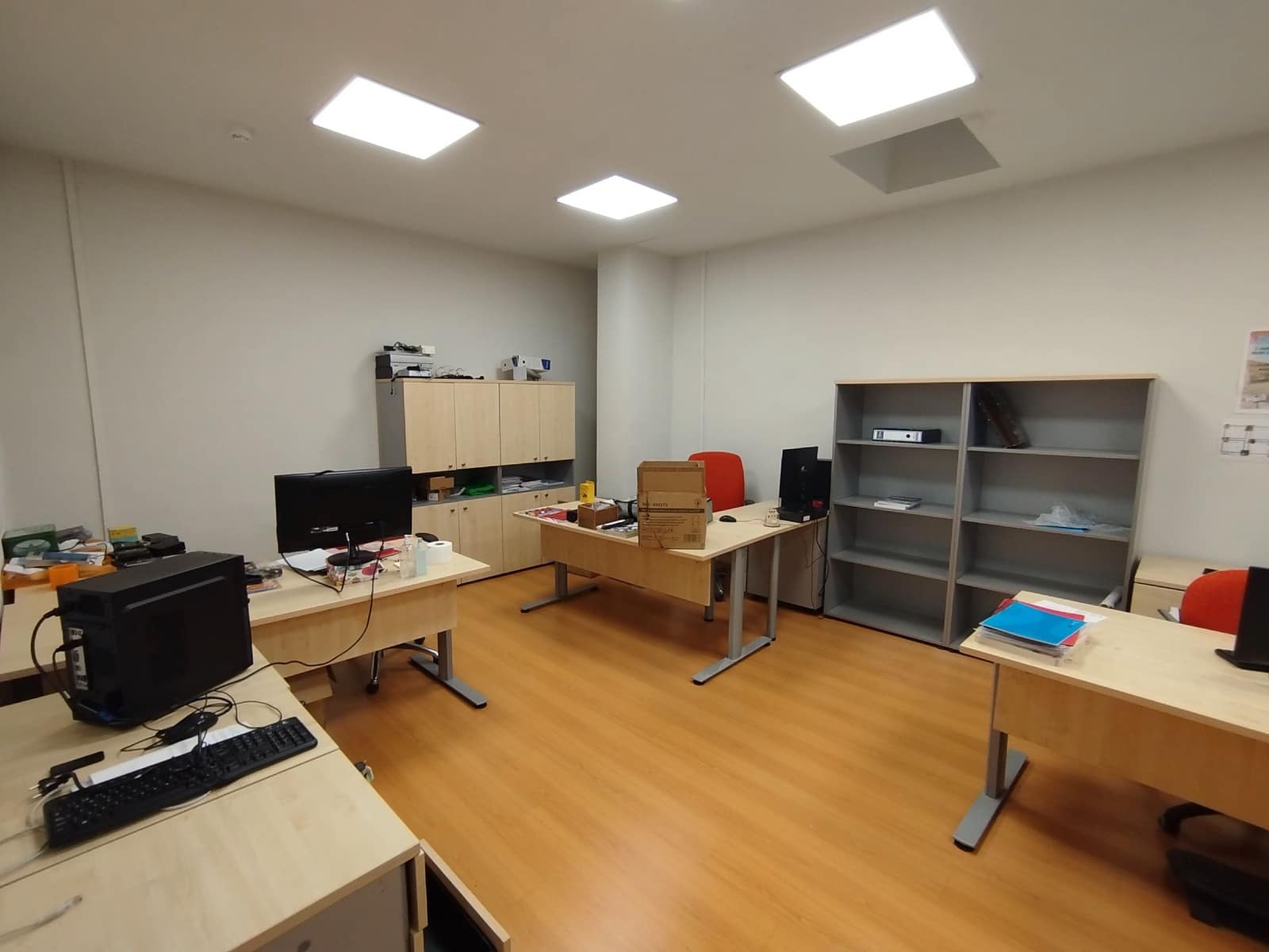 Commercial for sale in Castello de la Plana - € 600,000 (Ref: 9502900)