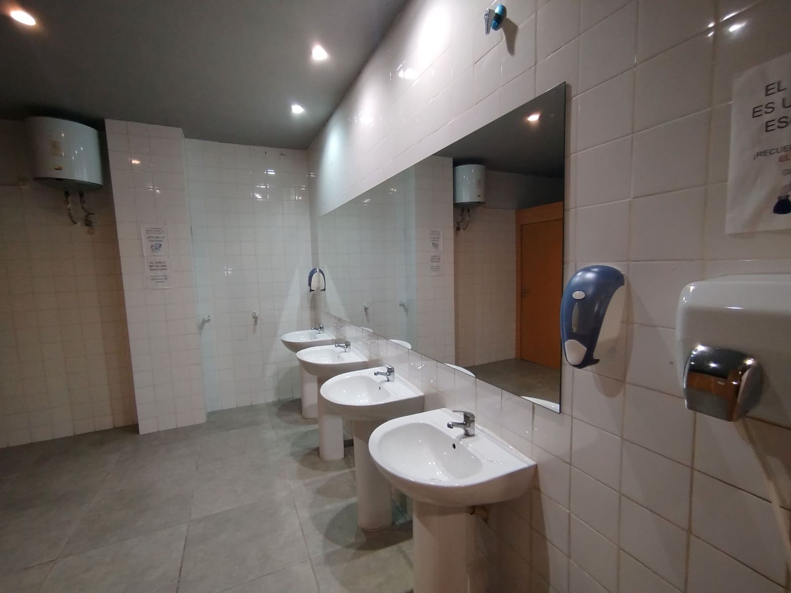 Commercial for sale in Castello de la Plana - € 600,000 (Ref: 9502900)