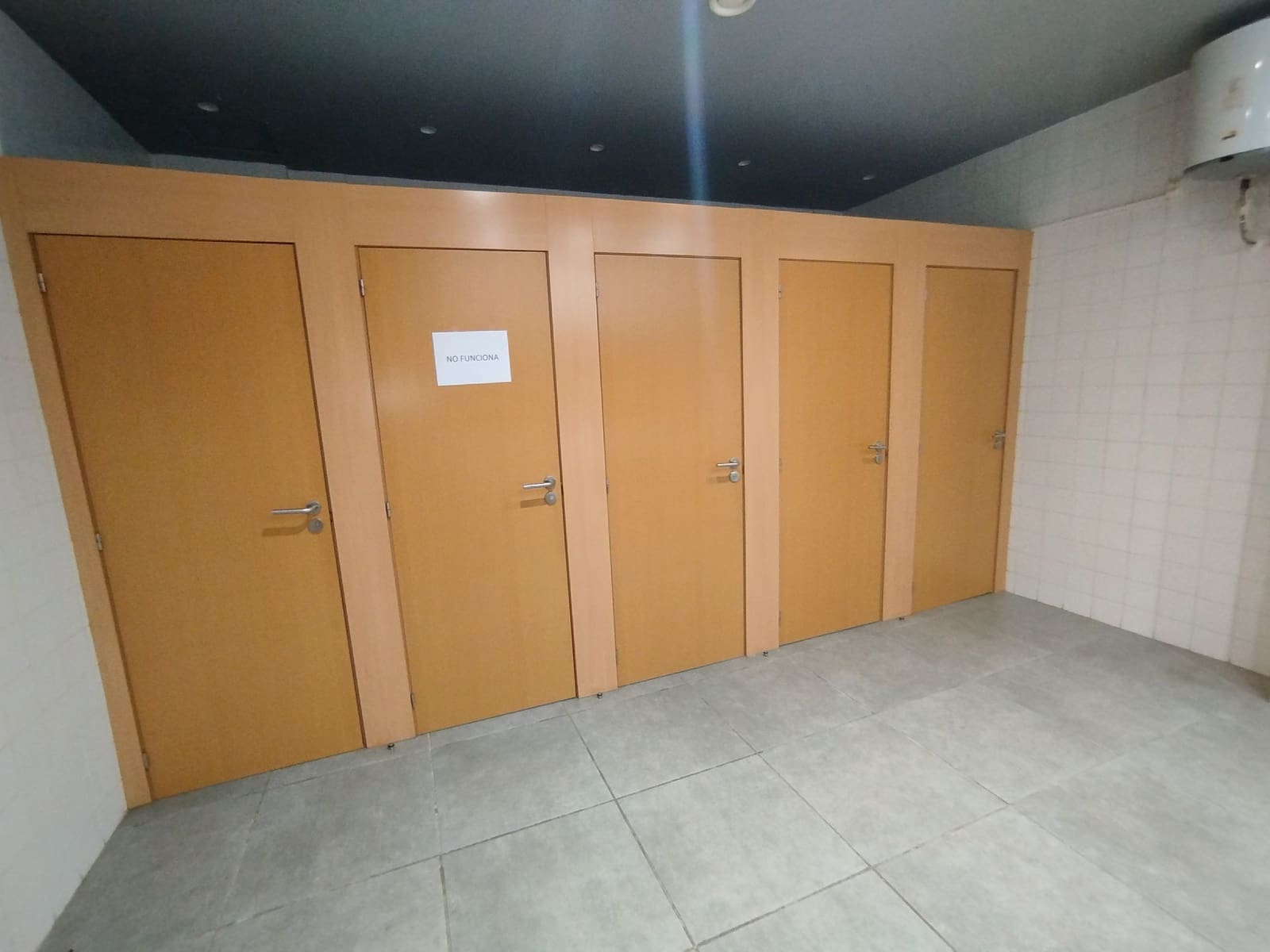 Commercial for sale in Castello de la Plana - € 600,000 (Ref: 9502900)