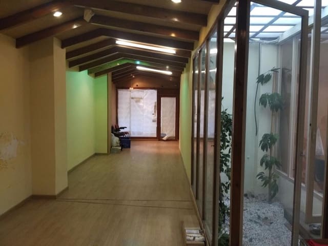 Commercial for sale in Centro, Castelló de la Plana - € 149,000 (Ref: 9502902)