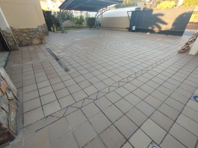 5 bedroom Villa for sale in El Grau de Castelló, Castelló de la Plana with pool garage - € 725,000 (Ref: 9502905)