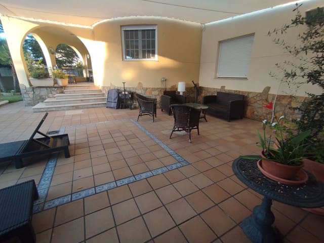 5 bedroom Villa for sale in El Grau de Castelló, Castelló de la Plana with pool garage - € 725,000 (Ref: 9502905)