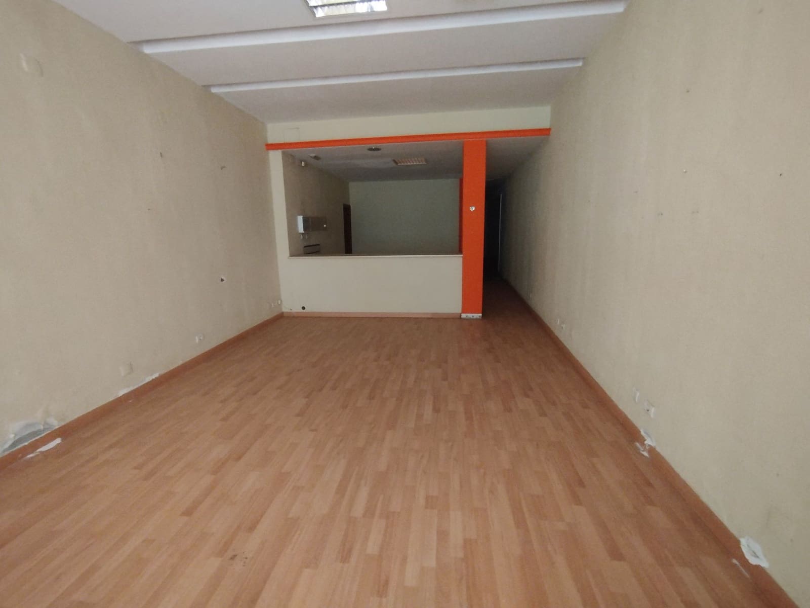 Commerciale in vendita in Castello de la Plana - 80.000 € (Rif: 9541836)