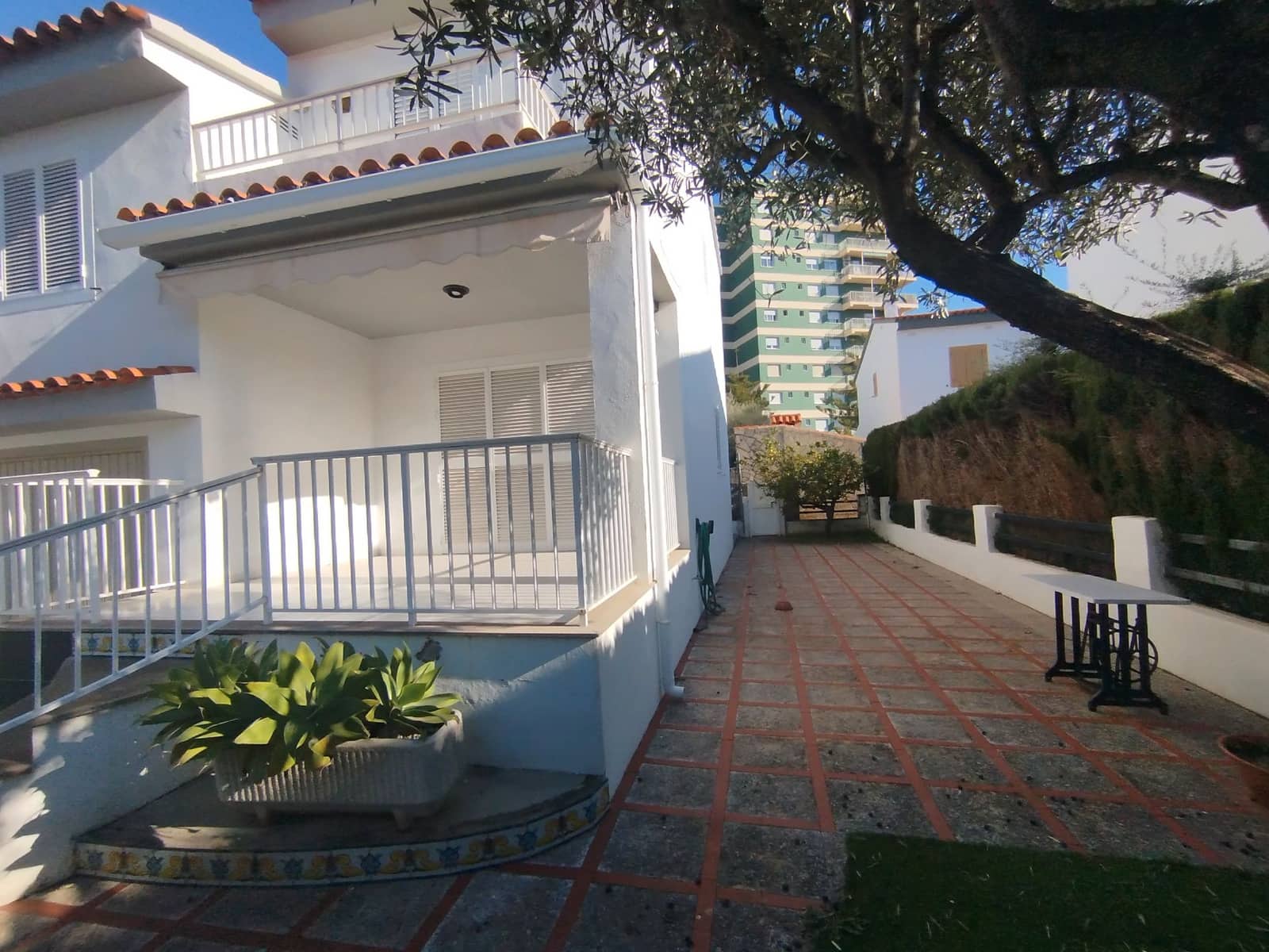 4 bedroom Semi-detached Villa for sale in Benicassim with pool - € 425,000 (Ref: 9542003)
