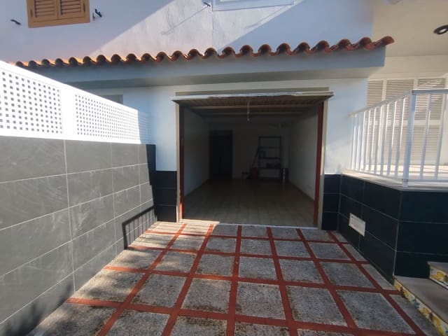 4 bedroom Semi-detached Villa for sale in Benicàssim with pool - € 425,000 (Ref: 9542003)