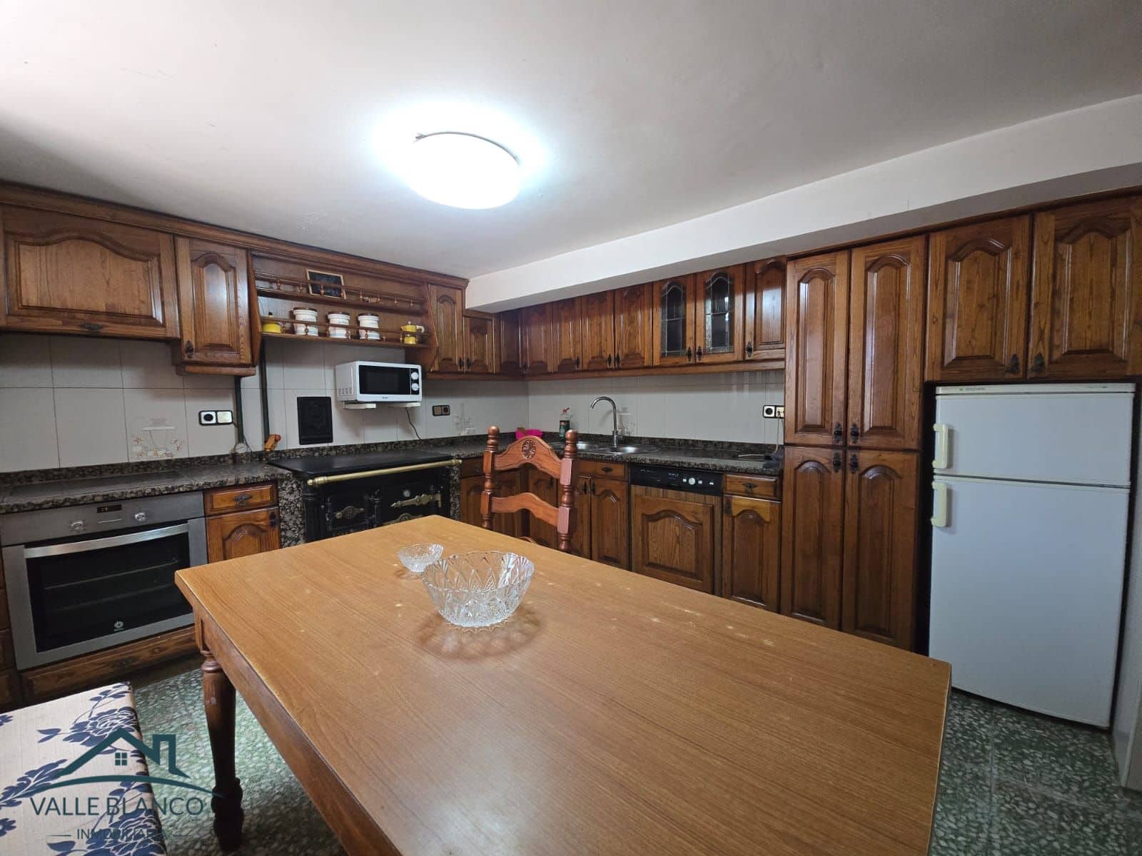 6 bedroom Townhouse for sale in Valle de Valdebezana with garage - € 97,000 (Ref: 10118211)