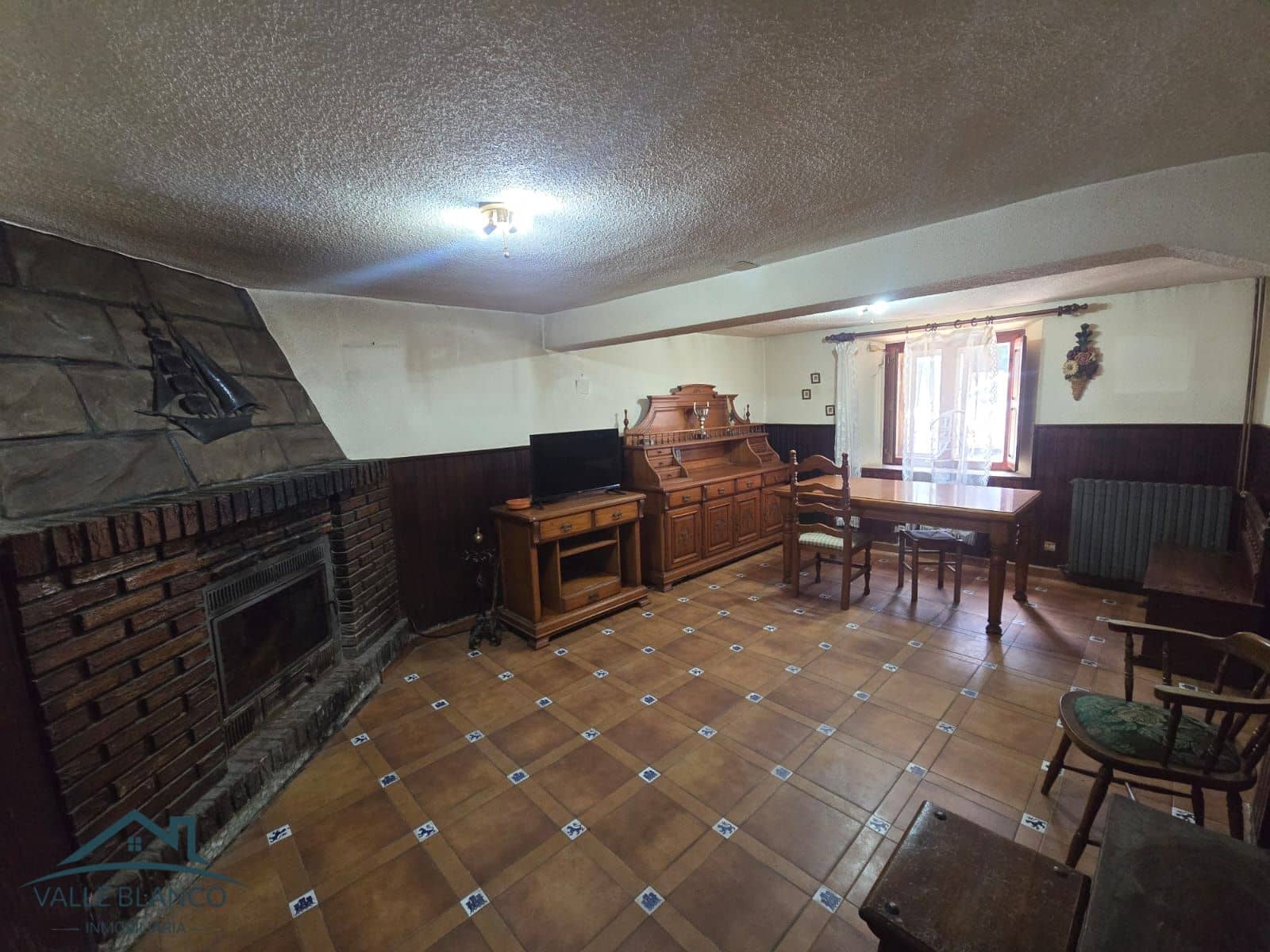 6 bedroom Townhouse for sale in Valle de Valdebezana with garage - € 97,000 (Ref: 10118211)